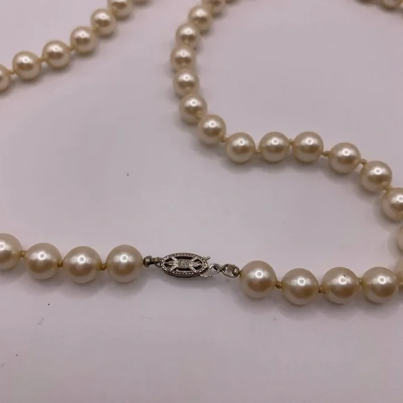Vintage faux glass 7mm glass pearl with sterling silver clasp - Picture 5 of 7